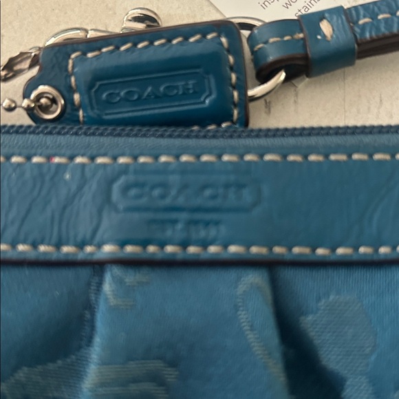 Coach wristlet - Picture 10 of 10